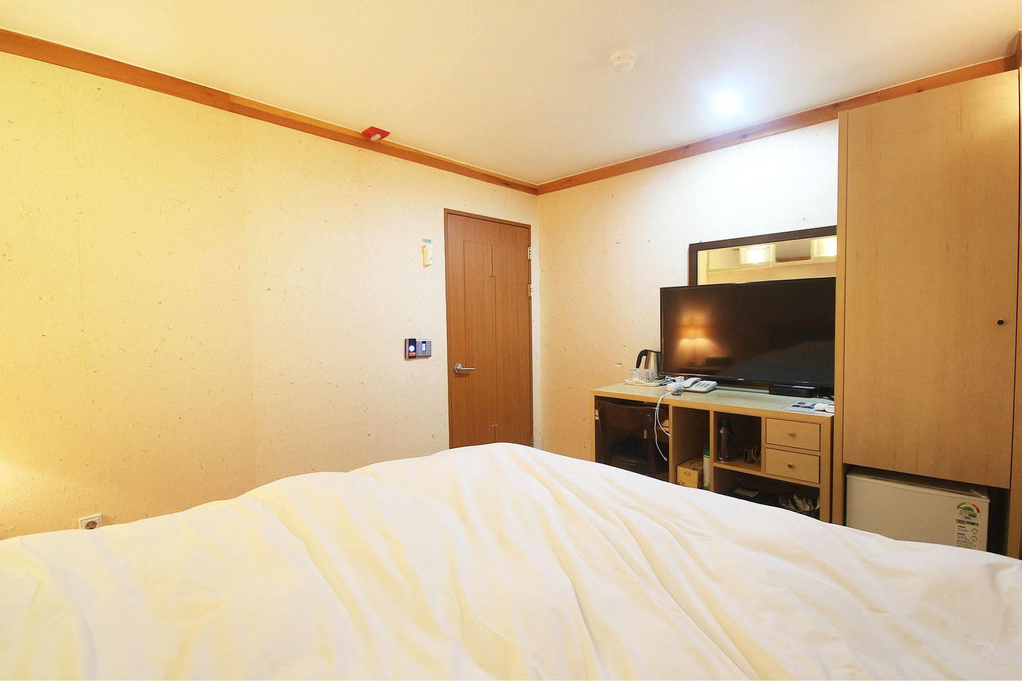 Jeonju Tourist Hotel Экстерьер фото